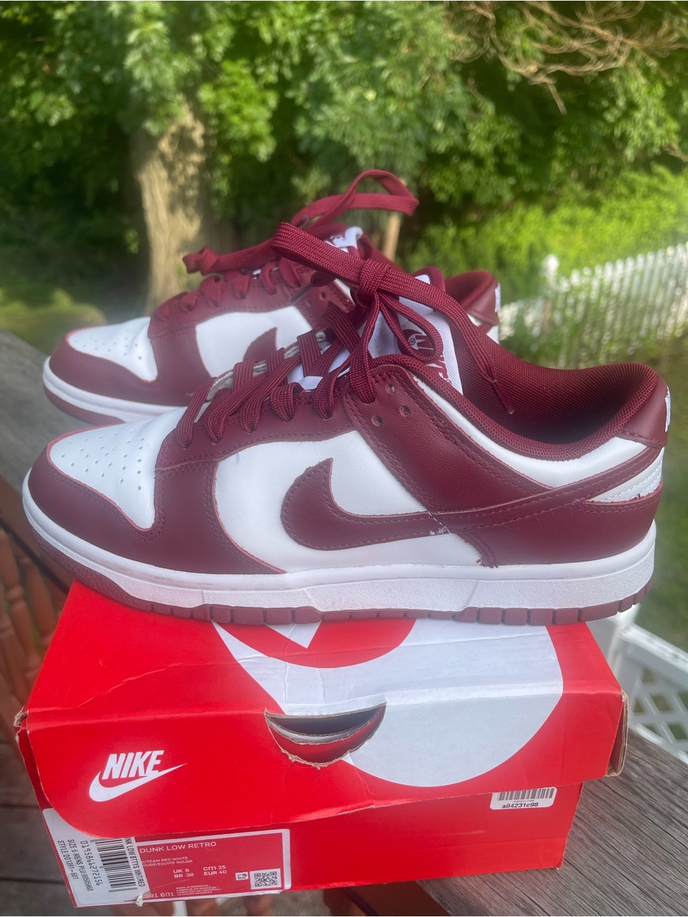 Nike Low-Top Sneakers in White and Burgundy - Picture 4 of 6
